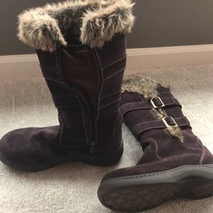 L.L Bean boots!  Size 61/2 hardly worn. Tell 2.5